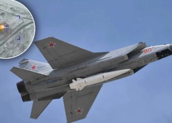 Ουκρανία: Νέα επικίνδυνη τροπή με «χορό» πυραύλων – Ο Ζελένσκι προειδοποιεί τη Ρωσία με απώλειες