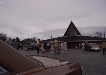 Η αληθινή ιστορία μιας άγριας δολοφονίας που συγκλόνισε τις ΗΠΑ: Η Τζέσικα Μπίελ στο «Candy»[video]