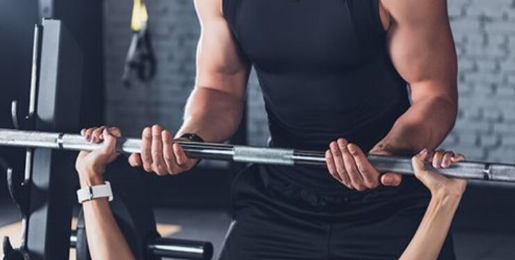 Alldaynews.gr Έγινε Χαμός! Personal trainer έπιασε την σύζυγό του να τον απατά με άστεγο: «Μου το είχε ζητήσει ο Θεός», είπε