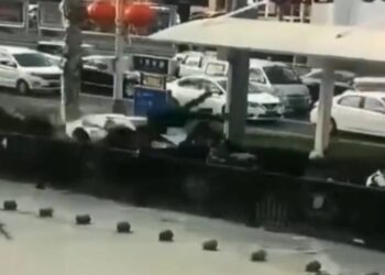 Κίνα-Τραγωδία: Αυτοκίνητο έπεσε με ταχύτητα πάνω σε ποδηλάτες-Τουλάχιστον 4 οι νεκροί[video]