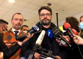 Επέστρεψε στην Ελλάδα ο πρόξενος της Μαριούπολης-Τον περίμενε ο πατέρας του[video]