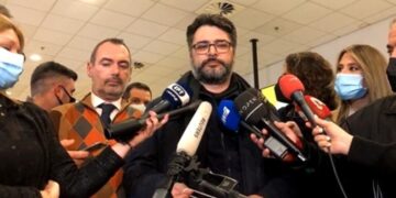 Επέστρεψε στην Ελλάδα ο πρόξενος της Μαριούπολης-Τον περίμενε ο πατέρας του[video]