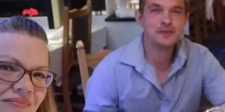 Alldaynews.gr Άγριο Έγκλημα: 48χρονη Δασκάλα Δολοφόνησε τον Σύντροφό της και τον Έθαψε στον Κήπο