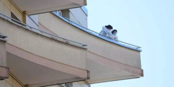 Alldaynews.gr Ασύλληπτη Τραγωδία: Νεκρά 4 μέλη Οικογένειας ανάμεσά τους 8χρονο κοριτσάκι-Έπεσαν απο τον 7ο όροφο