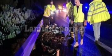 Σοβαρό τροχαίο στη Λαμία: Μηχανή έπεσε πάνω σε μπάρες και έγινε σμπαράλια