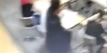 Βίντεο φρίκης:  Δάσκαλος χτυπά με μανία τα παιδιά στο κεφάλι με τη σειρά