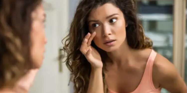 Alldaynews.gr Προσοχή! Πιθανό πρόβλημα στα νεφρά, αν αισθανθείτε αυτό σε μάτια, χέρια ή πόδια