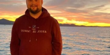 Alldaynews.gr Έμαθε για τον φόνο της μητέρας του αναζητώντας στη Google το όνομά της