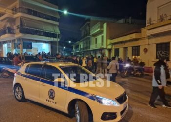 Οργή Λαού στην Πάτρα: Φωνάζουν «Κρεμάστε την-Δώστε την στο λαό»- Εμφανίστηκε η αστυνομία[video]