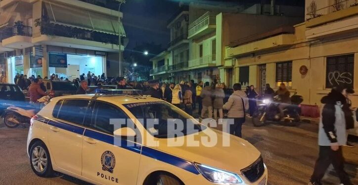 Οργή Λαού στην Πάτρα: Φωνάζουν «Κρεμάστε την-Δώστε την στο λαό»- Εμφανίστηκε η αστυνομία[video]