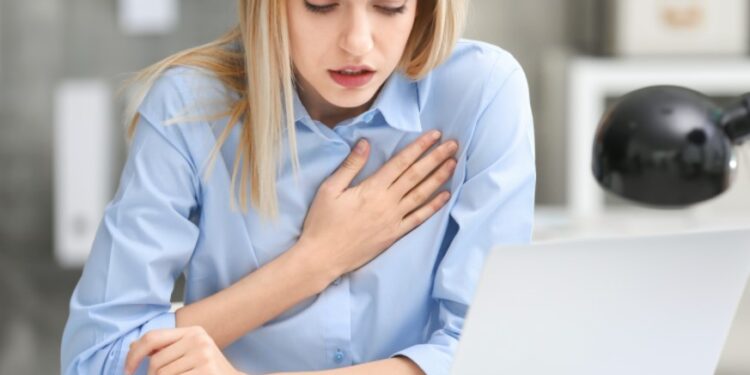 Alldaynews.gr Πόνος στο στήθος: Προσοχή! Δεν προέρχεται πάντα από την καρδιά