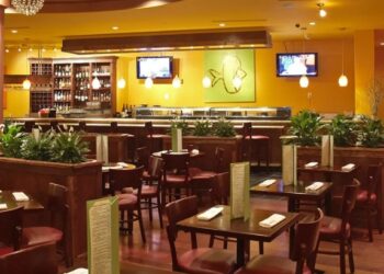 Alldaynews.gr Έγινε στην Αθήνα! Παρήγγειλε sushi και μόλις έφτασε η σερβιτόρα κατέβασε το παντελόνι του και άρχισε να αυνανίζεται