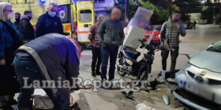 Λαμία: Σοβαρό τροχαίο με ντελιβερά σε διασταύρωση[photos]