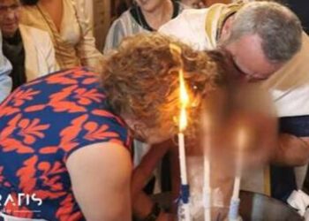 Νονά «πήρε φωτιά» σε βάφτιση στην Κρήτη-Απίστευτο Βίντεο!
