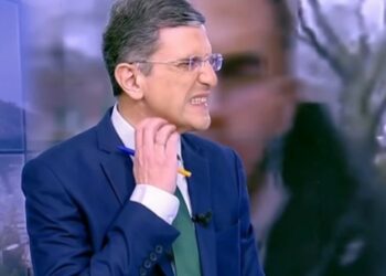 Επικό σκηνικό με Αυτιά: Νόμιζε πως έπαιζαν διαφημίσεις και ξυνόταν[video]