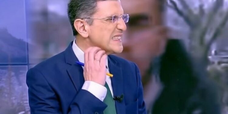 Επικό σκηνικό με Αυτιά: Νόμιζε πως έπαιζαν διαφημίσεις και ξυνόταν[video]