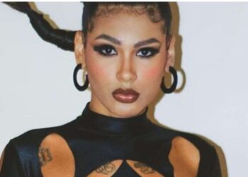 Τραγουδίστρια μπήκε στο νοσοκομείο γιατί… δεν αεριζόταν μπροστά στον σύντροφό της