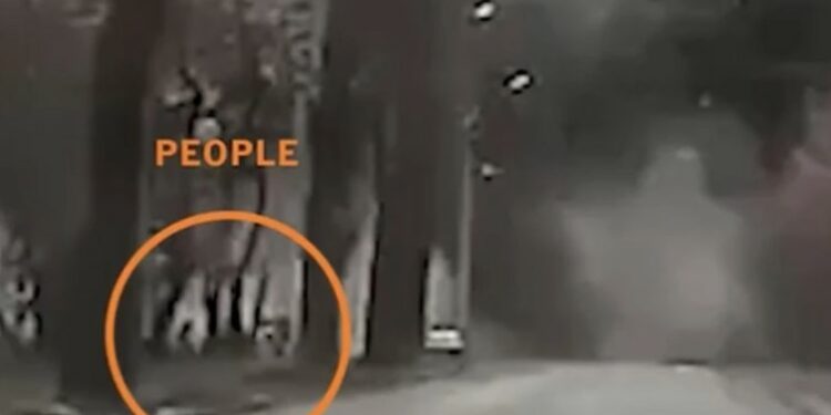 Πόλεμος Ουκρανία: Η σοκαριστική στιγμή που βομβαρδίζεται το Τσερνίχιφ – 47 οι νεκροί[video]