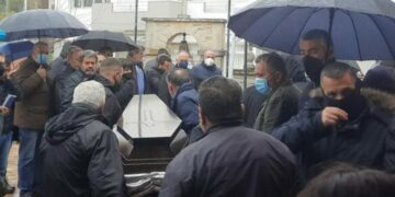 Θρήνος στην κηδεία του Μανόλη και της Ευγενίας-“Έφυγαν” ξαφνικά αφήνοντας 3 παιδιά