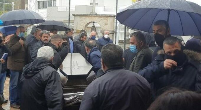 Θρήνος στην κηδεία του Μανόλη και της Ευγενίας-“Έφυγαν” ξαφνικά αφήνοντας 3 παιδιά