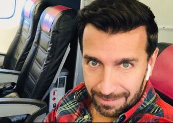 Θάνος Πετρέλης: Θαυμάστριες μου πετούσαν εσώρουχα μπροστά στην γυναίκα μου