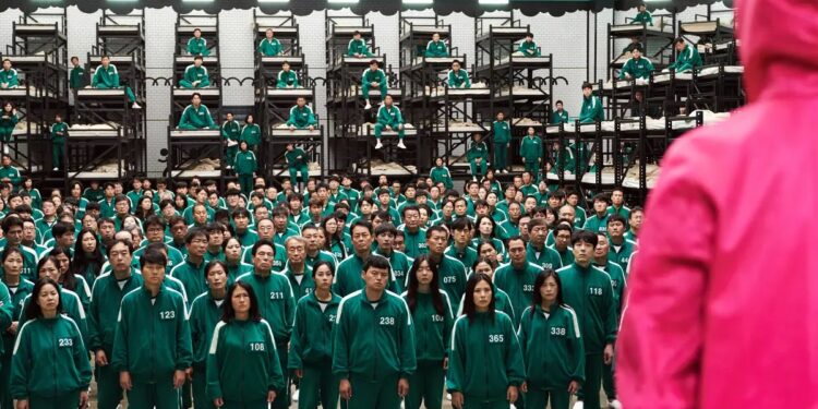 Squid Game: Η έμπνευση πίσω από τις φόρμες – Τι λέει η σχεδιάστρια για τις κόκκινες και πράσινες φόρμες