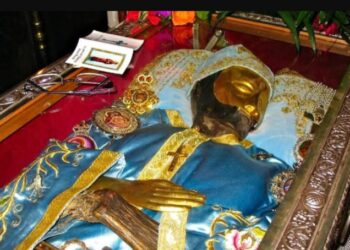 Όταν το σκήνωμα του Οσίου Ιωάννου του Ρώσου αλλάζει πλευρό[video]