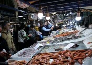 Καθαρά Δευτέρα: Ποια καταστήματα θα είναι ανοιχτά – Τι ισχύει για τα σούπερ μάρκετ