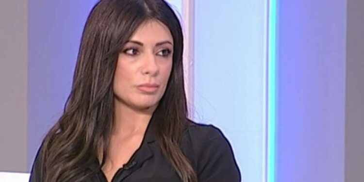 Alldaynews.gr Η αποκάλυψη της Μίνας Αρναούτη για τις πλαστικές επεμβάσεις στο στήθος της