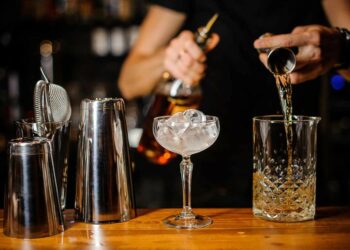 Βόλος: Έβαλε …τα γεννητικά του όργανα πάνω στον πάγκο του μπαρ!