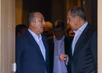 Πρόσκληση Τσαβούσογλου σε Ρώσους ολιγάρχες: «Είναι ευπρόσδεκτοι στην Τουρκία»