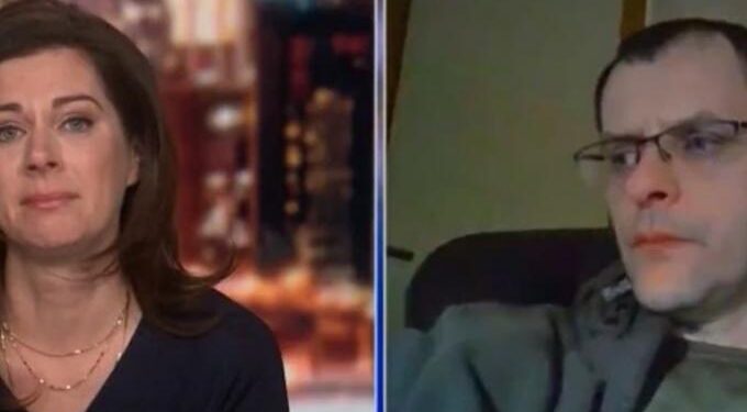 Ξέσπασε σε λυγμούς παρουσιάστρια του CNN με τον πατέρα από το Ίρπιν που έχασε γυναίκα και παιδιά (vid)