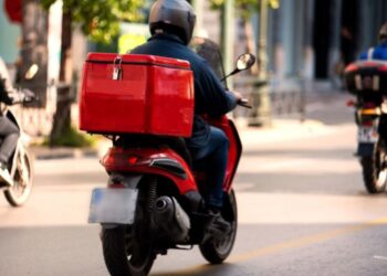 Πασίγνωστος Έλληνας ηθοποιός δουλεύει ντελίβερι και ξεχρέωσε το σπίτι του