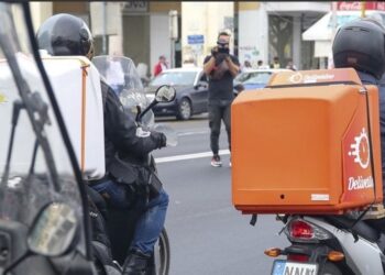 Καλά Νέα για τους ντελιβεράδες! Οι ψηφιακές πλατφόρμες θα καλύπτουν τα έξοδα για κράνη και συντήρηση οχήματος