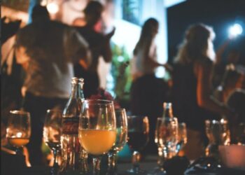 Χωρίς Μάσκα σε εσωτερικούς χώρους! Τέλος τα μέτρα στην εστίαση για όλους….αλλά μέχρι τον Οκτώβριο