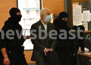 Εμφανίστηκε στο δικαστήριο ο Πέτρος Φιλιππίδης – Παρασκήνιο με την κατάθεση της πρώτης καταγγέλουσας, κόρης ηθοποιού (φωτο)