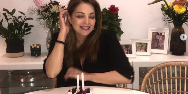 Γενέθλια για την Άντζελα Γκερέκου – Η τούρτα και το μήνυμα για τον Τόλη Βοσκόπουλο