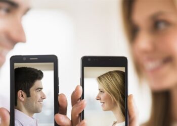 Έπιασε την αρραβωνιαστικιά του σε σάιτ γνωριμιών και δείτε τι της έκανε!!