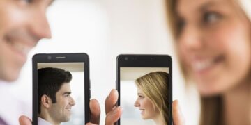 Alldaynews.gr Έπιασε την αρραβωνιαστικιά του σε σάιτ γνωριμιών και δείτε τι της έκανε!!