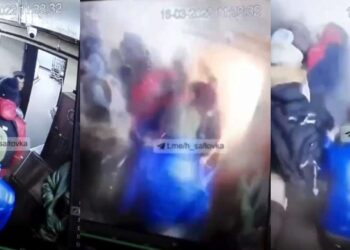 Πόλεμος στην Ουκρανία: Βίντεο δείχνει οβίδα να σκάει δίπλα σε πολίτες έξω από σούπερ μάρκετ στο Χάρκοβο