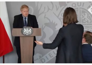 Viral σε 2 λεπτά: Τι ζήτησε η Ουκρανή δημοσιογράφος από τον Μπόρις Τζόνσον για τον πόλεμο; (video)