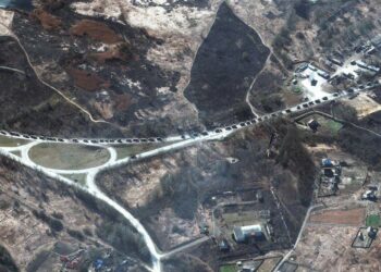 Πόλεμος στην Ουκρανία: Το «μυστήριο» της ρωσικής φάλαγγας των 64 χιλιομέτρων – Γιατί είναι ακινητοποιημένη