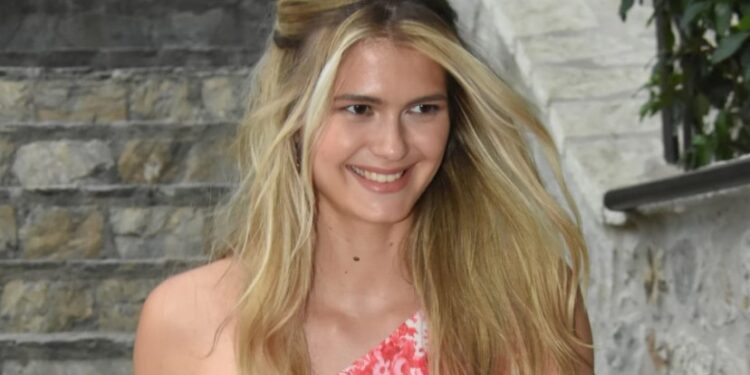 Έσκασε ”Βόμβα”-Παντρεύεται η Αμαλία Κωστοπούλου;