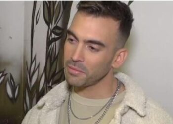 Alldaynews.gr Ιάσονας Μανδηλάς: «Πήρα βαθιά ανάσα και μίλησα για τη σεξουαλικότητά μου»