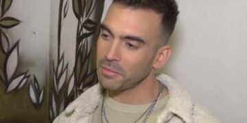 Alldaynews.gr Ιάσονας Μανδηλάς: «Πήρα βαθιά ανάσα και μίλησα για τη σεξουαλικότητά μου»