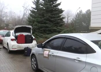 Πόλεμος στην Ουκρανία: Ξεκινάει κονβόι αυτοκινήτων με Έλληνες από την Μαριούπολη (video)