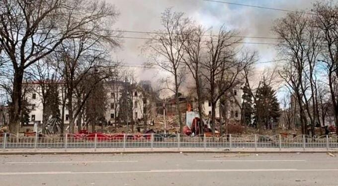 Alldaynews.gr Πόλεμος στην Ουκρανία: Βγαίνουν σώοι οι πολίτες που είχαν κρυφτεί στο θέατρο – Δείτε video