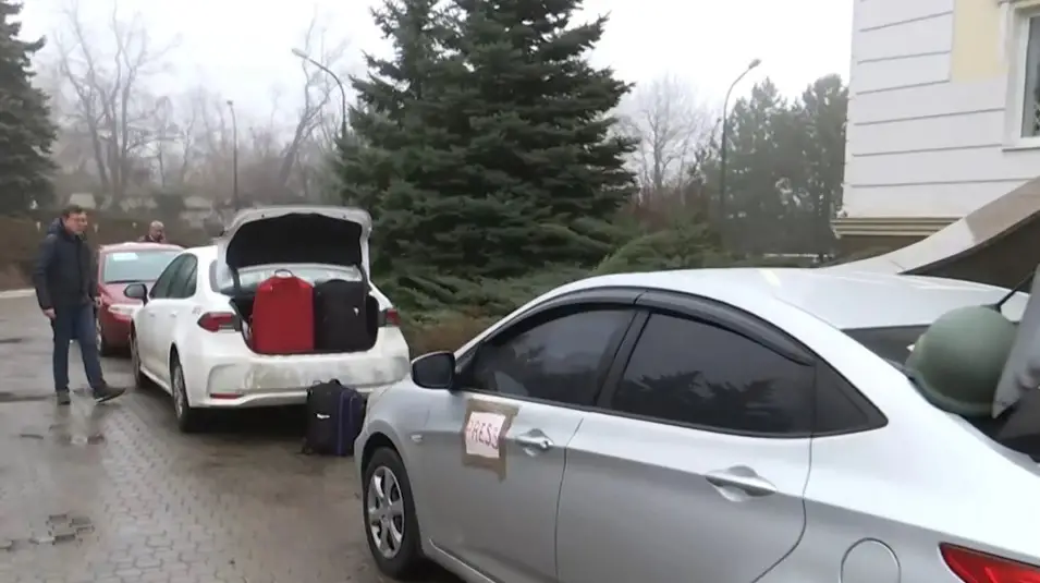 Πόλεμος στην Ουκρανία: Ξεκινάει κονβόι αυτοκινήτων με Έλληνες από την  Μαριούπολη (video) - Alldaynews.gr