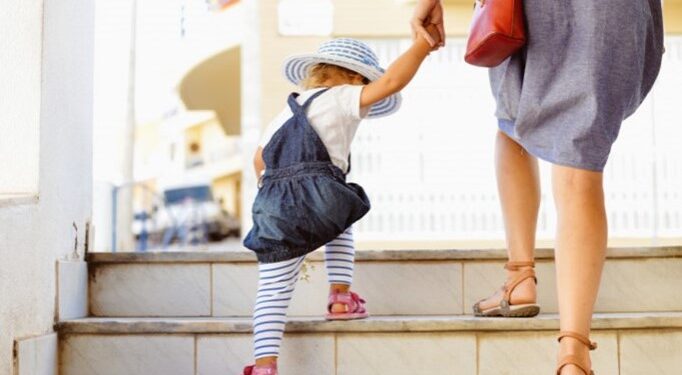 Alldaynews.gr “Νταντάδες της Γειτονιάς”: Άνοιξε η πλατφόρμα για το Μητρώο επιμελητών