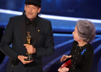 Όσκαρ 2022: Ιστορική νίκη! Ο πρώτος κωφός άνδρας που κερδίζει Όσκαρ!